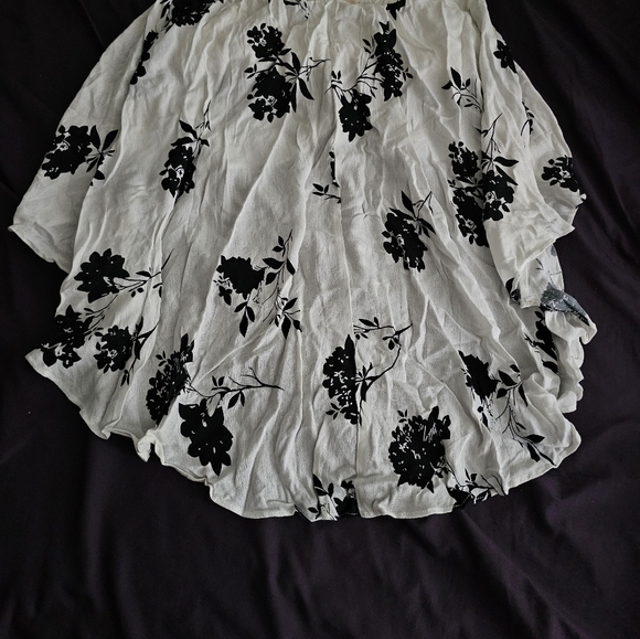 Flowy, high low tube top - Picture 2 of 3